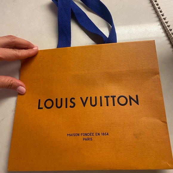 Louis Vuitton Shopping Bag - Picture 4 of 16